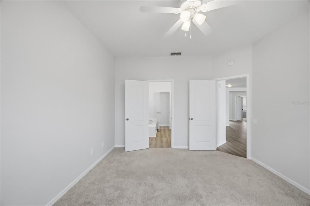 Activo con contrato: $375,000 (4 camas, 2 baños, 1665 Pies cuadrados)