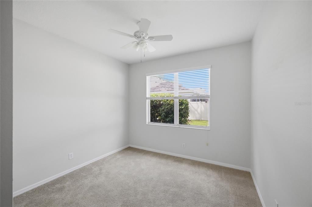 Activo con contrato: $375,000 (4 camas, 2 baños, 1665 Pies cuadrados)
