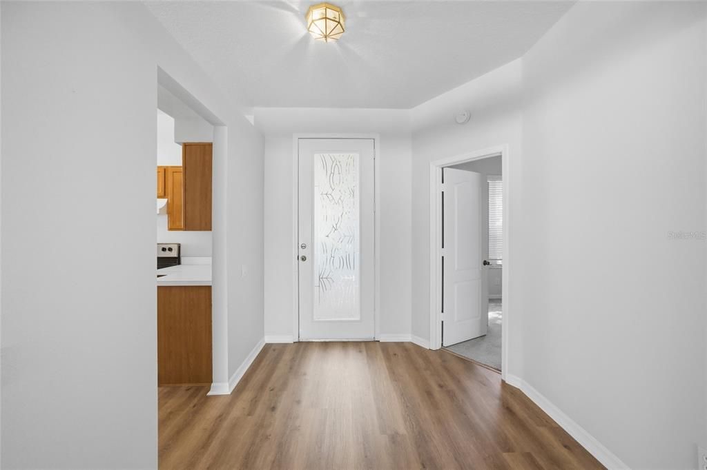 Activo con contrato: $375,000 (4 camas, 2 baños, 1665 Pies cuadrados)
