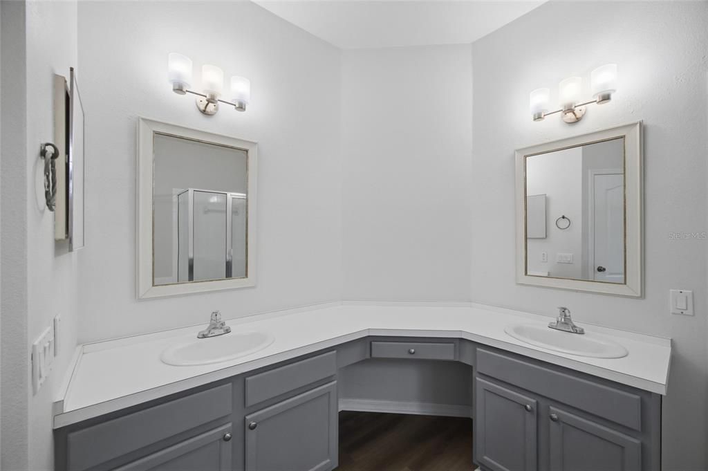 Activo con contrato: $375,000 (4 camas, 2 baños, 1665 Pies cuadrados)