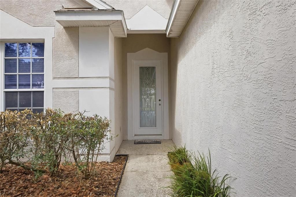 Activo con contrato: $375,000 (4 camas, 2 baños, 1665 Pies cuadrados)