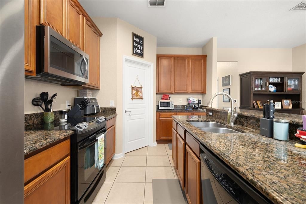 For Sale: $390,000 (3 beds, 2 baths, 1644 Square Feet)