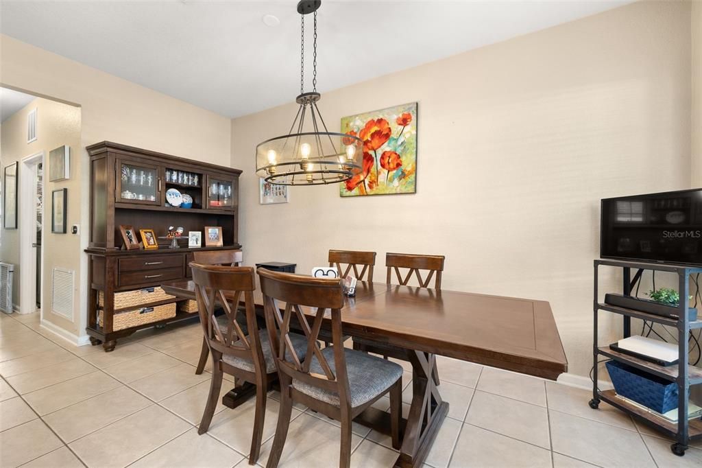 For Sale: $390,000 (3 beds, 2 baths, 1644 Square Feet)