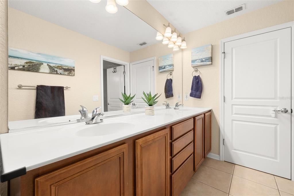 For Sale: $390,000 (3 beds, 2 baths, 1644 Square Feet)