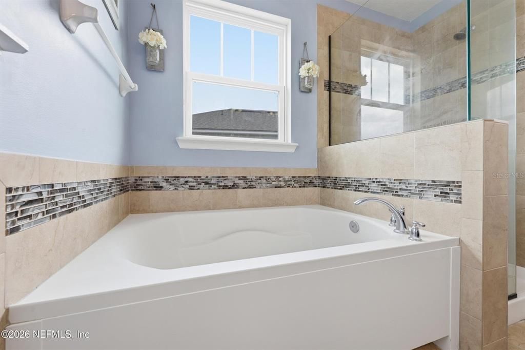 For Sale: $379,900 (3 beds, 2 baths, 1484 Square Feet)