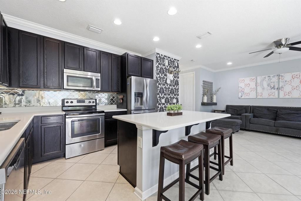 For Sale: $379,900 (3 beds, 2 baths, 1484 Square Feet)