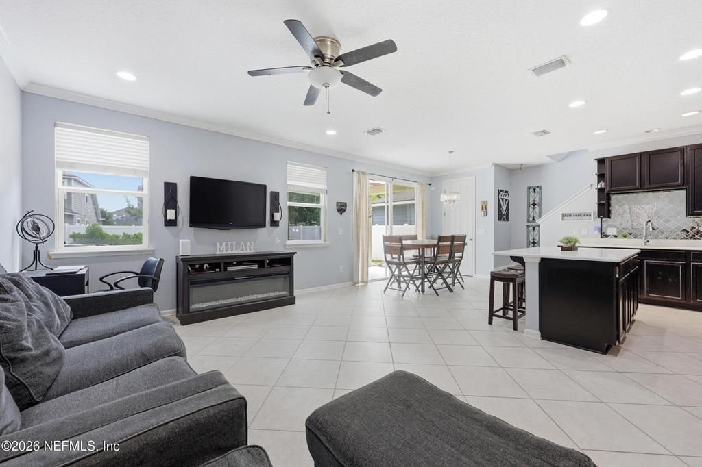 For Sale: $379,900 (3 beds, 2 baths, 1484 Square Feet)