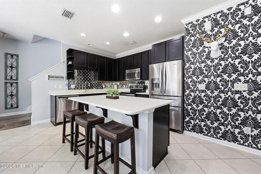 For Sale: $379,900 (3 beds, 2 baths, 1484 Square Feet)