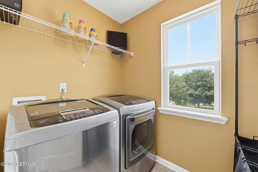 For Sale: $379,900 (3 beds, 2 baths, 1484 Square Feet)