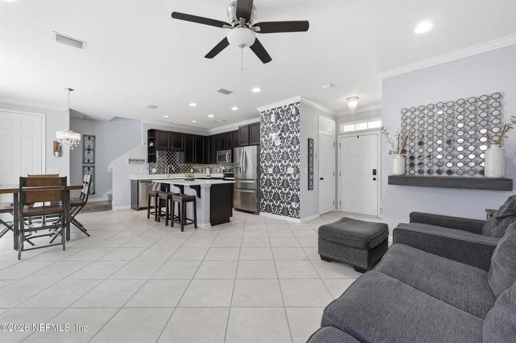 For Sale: $379,900 (3 beds, 2 baths, 1484 Square Feet)
