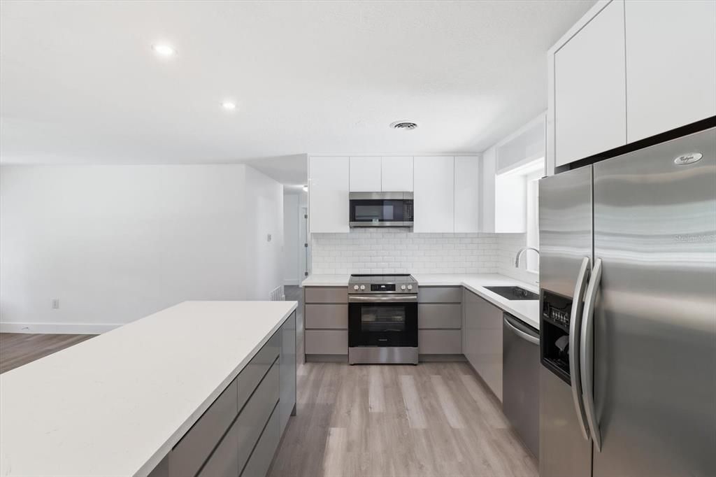 Activo con contrato: $310,000 (3 camas, 2 baños, 1468 Pies cuadrados)