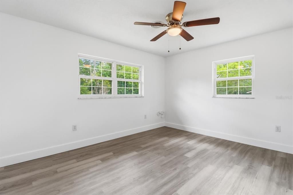 Activo con contrato: $310,000 (3 camas, 2 baños, 1468 Pies cuadrados)