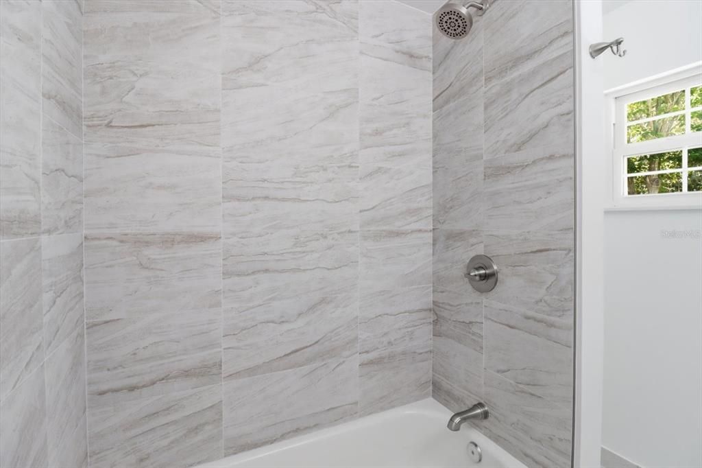 Activo con contrato: $310,000 (3 camas, 2 baños, 1468 Pies cuadrados)