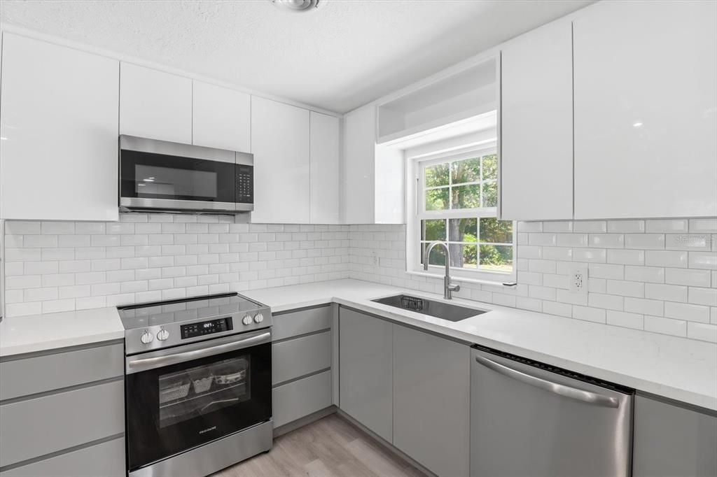 Activo con contrato: $310,000 (3 camas, 2 baños, 1468 Pies cuadrados)