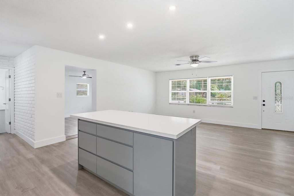 Activo con contrato: $310,000 (3 camas, 2 baños, 1468 Pies cuadrados)