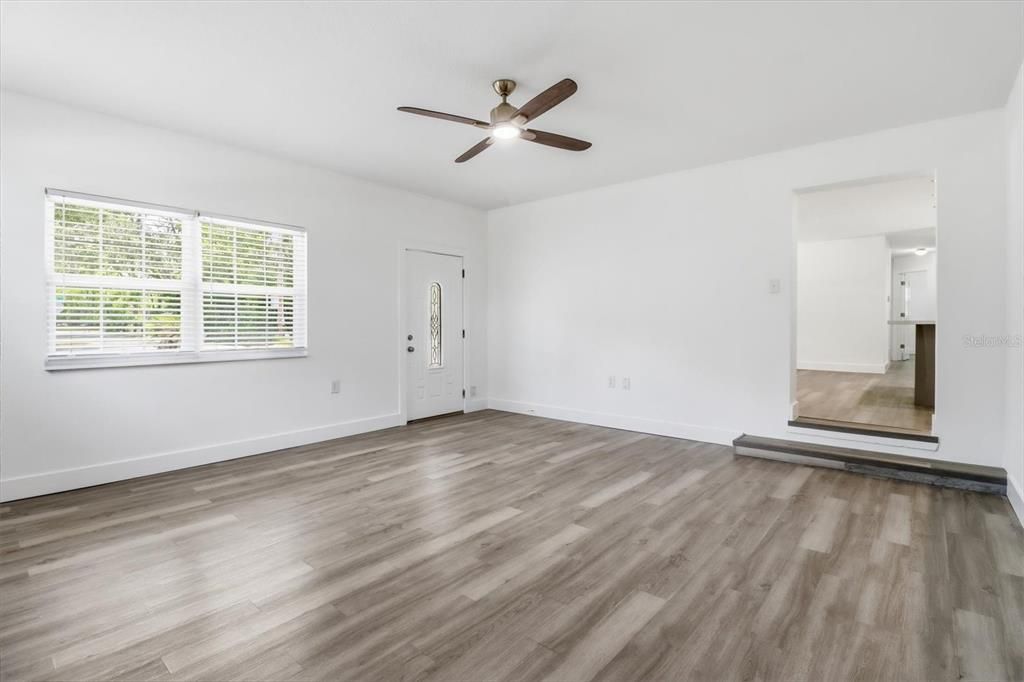 Activo con contrato: $310,000 (3 camas, 2 baños, 1468 Pies cuadrados)