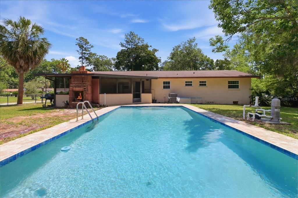 Activo con contrato: $310,000 (3 camas, 2 baños, 1468 Pies cuadrados)