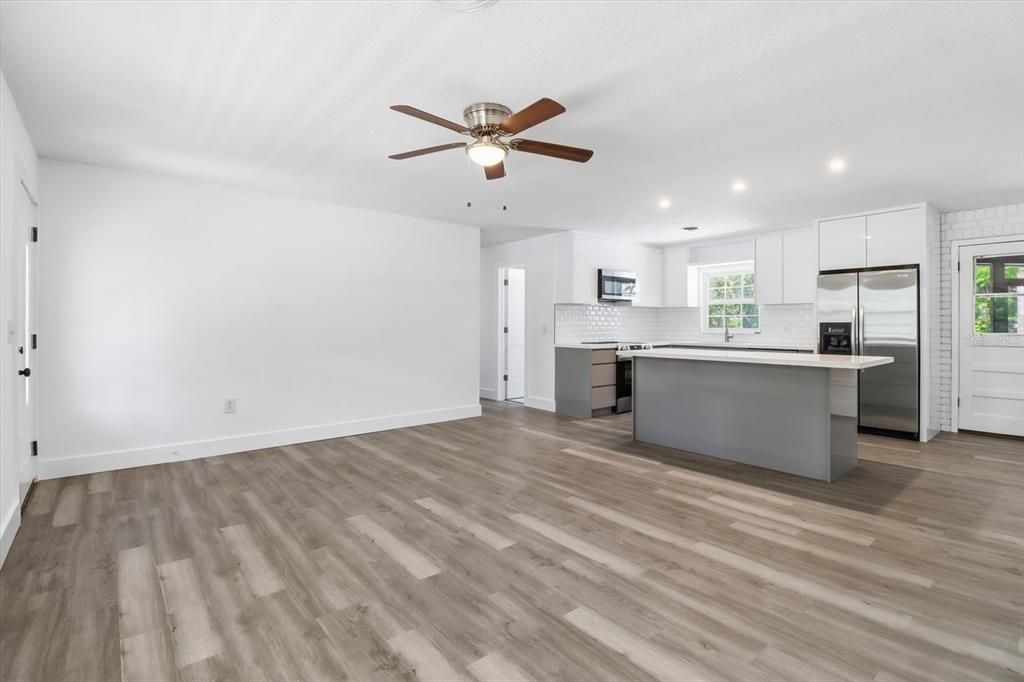 Activo con contrato: $310,000 (3 camas, 2 baños, 1468 Pies cuadrados)