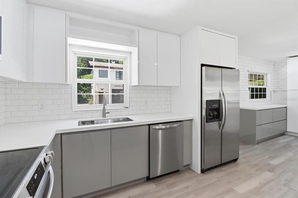 Activo con contrato: $310,000 (3 camas, 2 baños, 1468 Pies cuadrados)