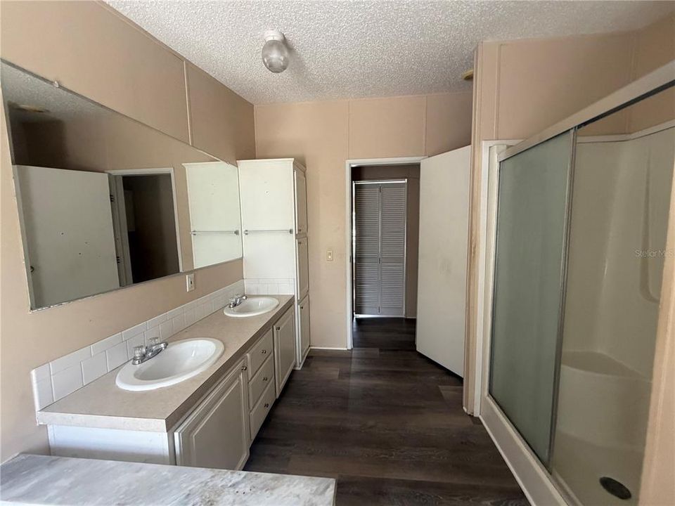 Active With Contract: $299,000 (3 beds, 2 baths, 1728 Square Feet)