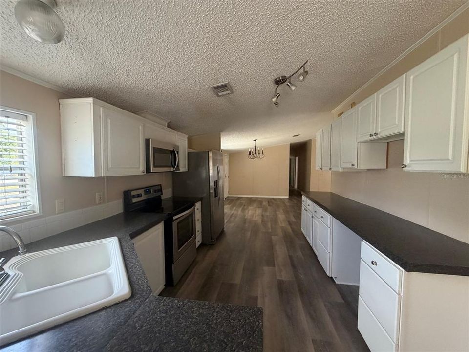 Active With Contract: $299,000 (3 beds, 2 baths, 1728 Square Feet)