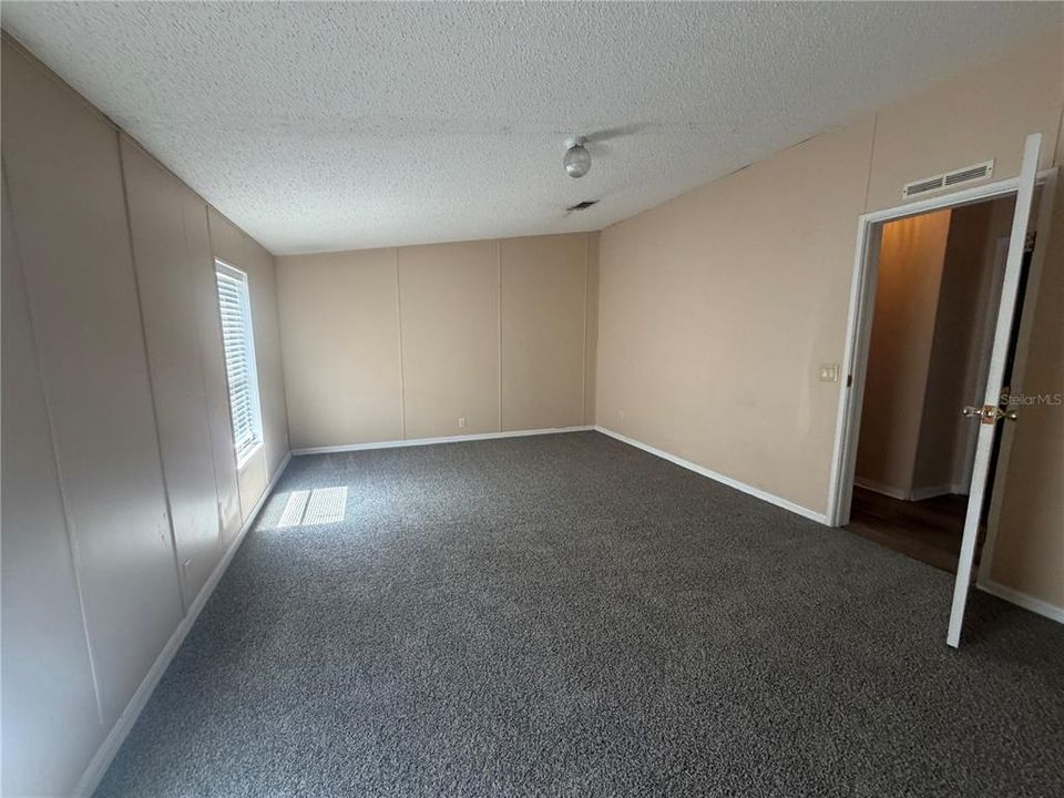 Active With Contract: $299,000 (3 beds, 2 baths, 1728 Square Feet)
