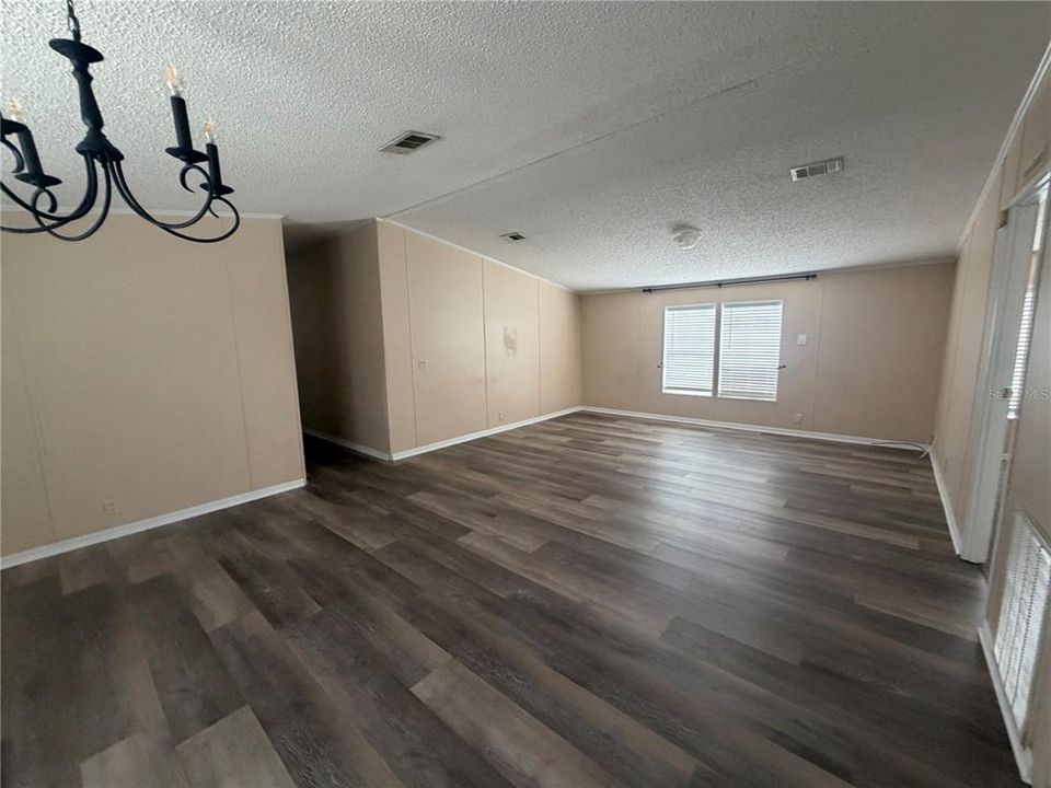 Active With Contract: $299,000 (3 beds, 2 baths, 1728 Square Feet)