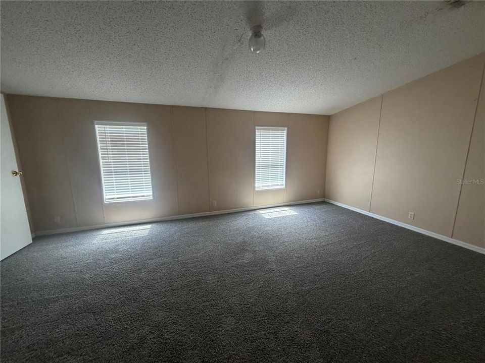 Active With Contract: $299,000 (3 beds, 2 baths, 1728 Square Feet)