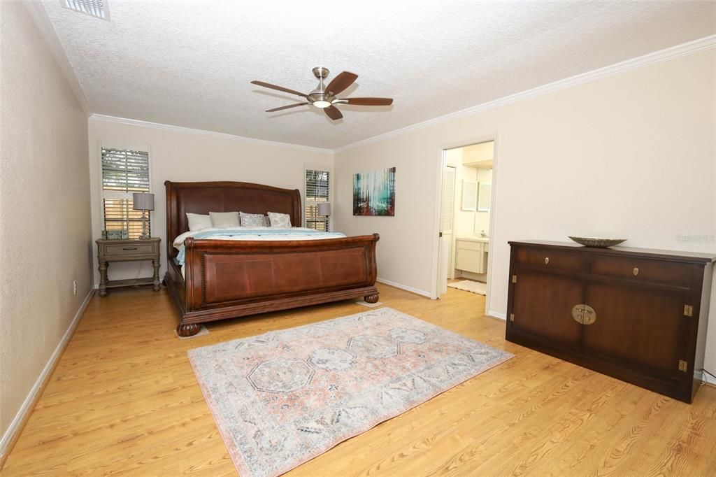 Activo con contrato: $475,000 (3 camas, 2 baños, 2001 Pies cuadrados)