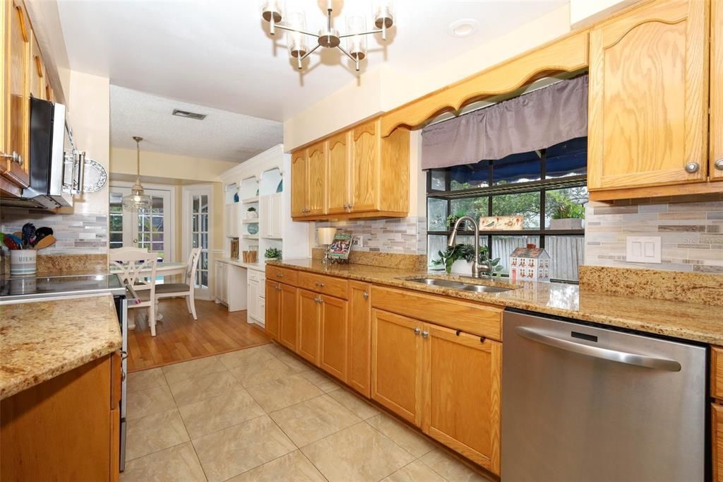 Activo con contrato: $475,000 (3 camas, 2 baños, 2001 Pies cuadrados)