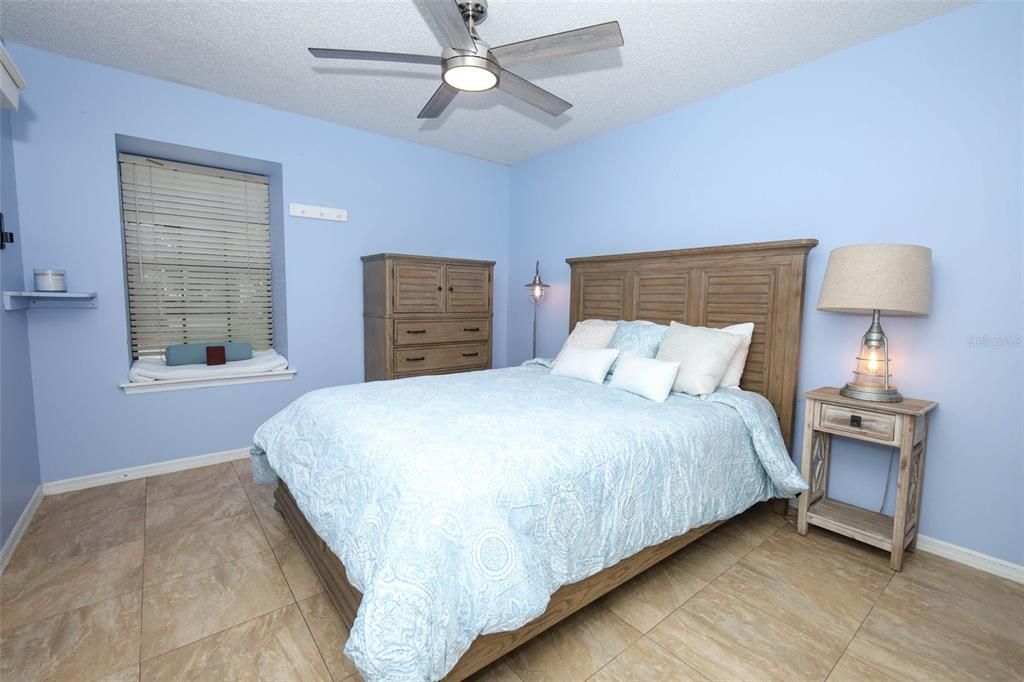 Activo con contrato: $475,000 (3 camas, 2 baños, 2001 Pies cuadrados)