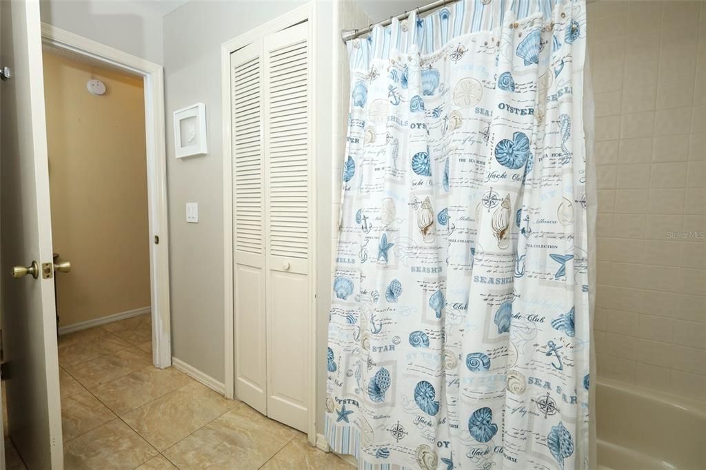 Activo con contrato: $475,000 (3 camas, 2 baños, 2001 Pies cuadrados)