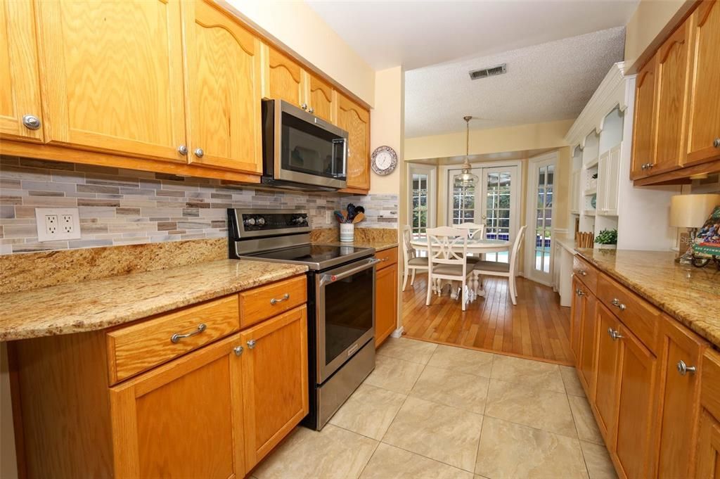 Activo con contrato: $475,000 (3 camas, 2 baños, 2001 Pies cuadrados)