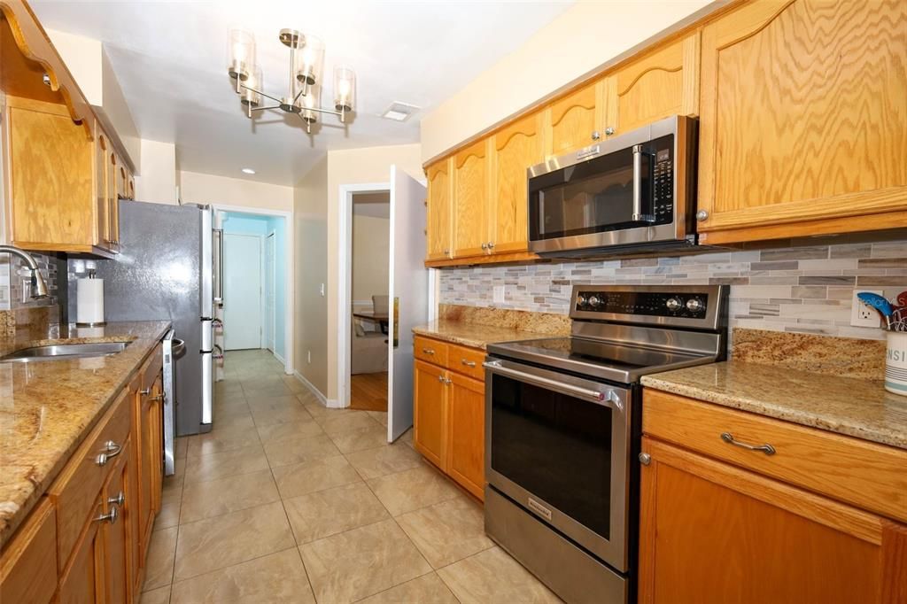 Activo con contrato: $475,000 (3 camas, 2 baños, 2001 Pies cuadrados)