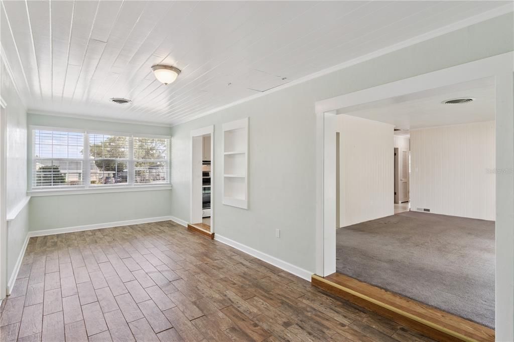 Под контрактом: $229,000 (3 спален, 2 ванн, 1338 Квадратных фут)