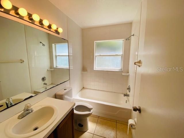 Active With Contract: $1,900 (3 beds, 2 baths, 1573 Square Feet)