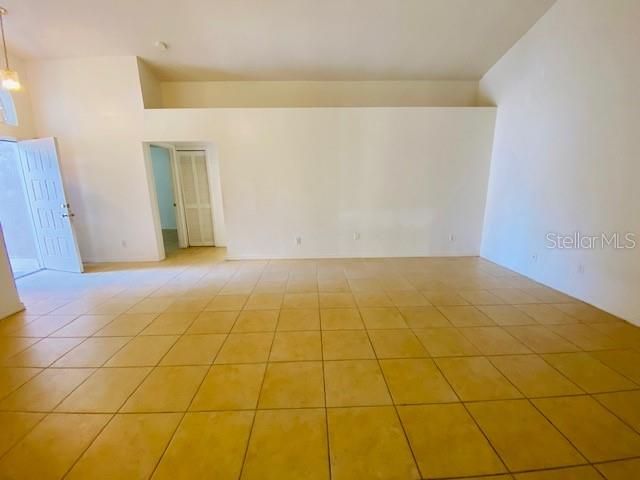 Active With Contract: $1,900 (3 beds, 2 baths, 1573 Square Feet)