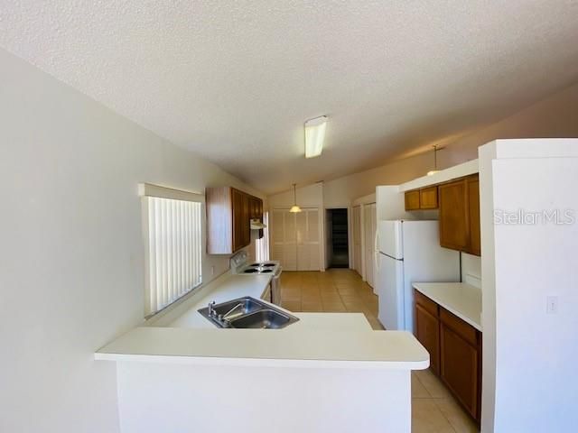 Active With Contract: $1,900 (3 beds, 2 baths, 1573 Square Feet)