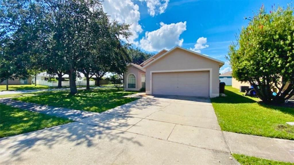 Active With Contract: $1,900 (3 beds, 2 baths, 1573 Square Feet)