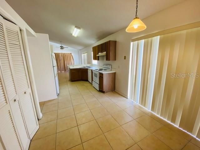 Active With Contract: $1,900 (3 beds, 2 baths, 1573 Square Feet)