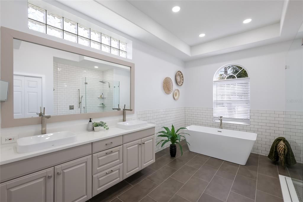 For Rent: $10,000 (5 beds, 4 baths, 4367 Square Feet)