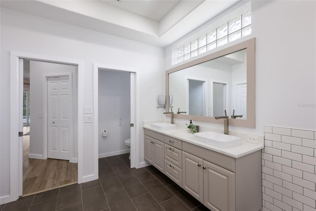 For Rent: $10,000 (5 beds, 4 baths, 4367 Square Feet)