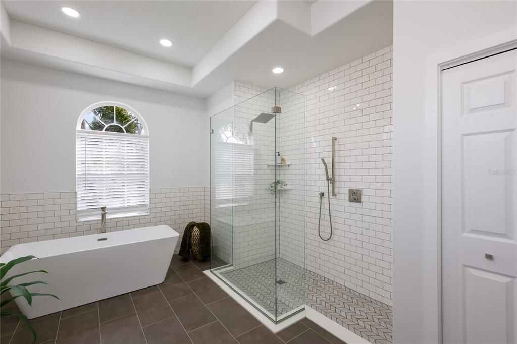 For Rent: $10,000 (5 beds, 4 baths, 4367 Square Feet)