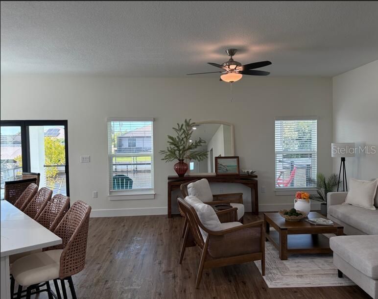En Venta: $989,000 (4 camas, 3 baños, 2609 Pies cuadrados)