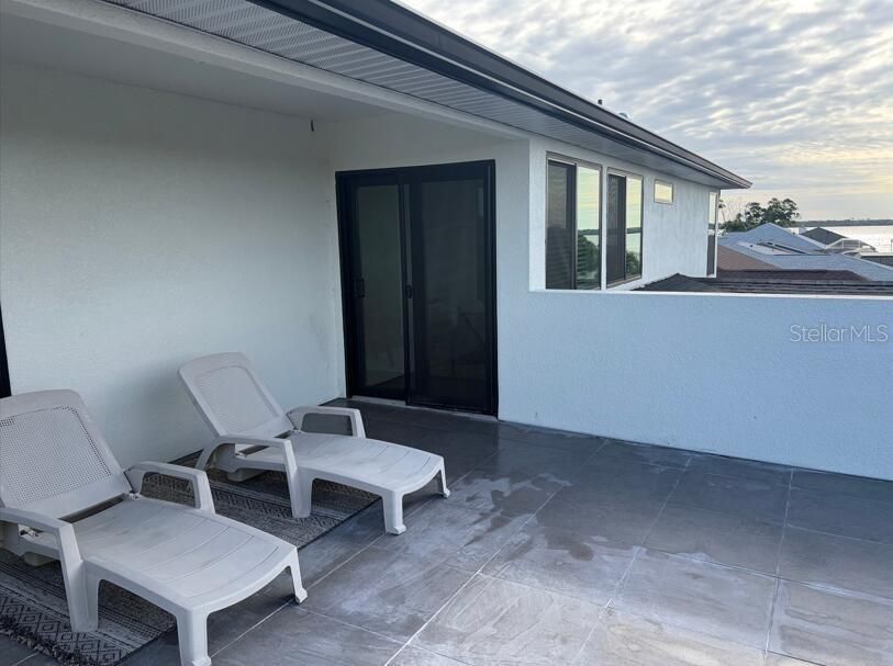 En Venta: $989,000 (4 camas, 3 baños, 2609 Pies cuadrados)