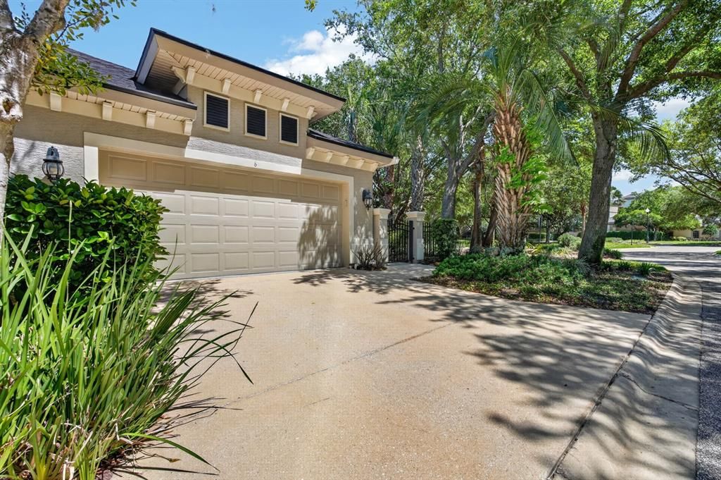 For Sale: $549,999 (2 beds, 2 baths, 2201 Square Feet)