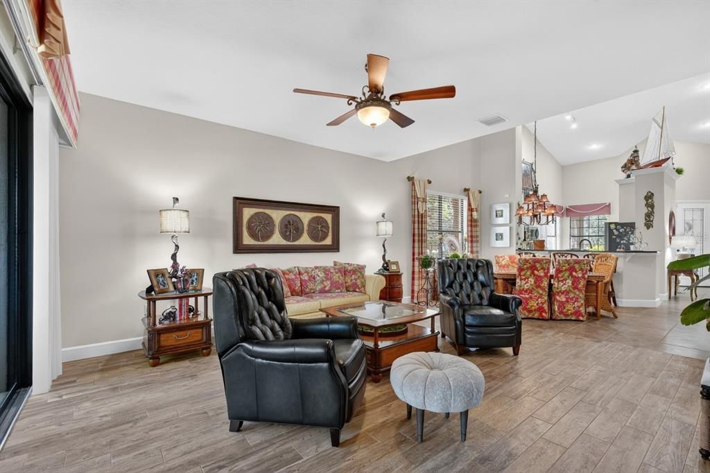 For Sale: $549,999 (2 beds, 2 baths, 2201 Square Feet)