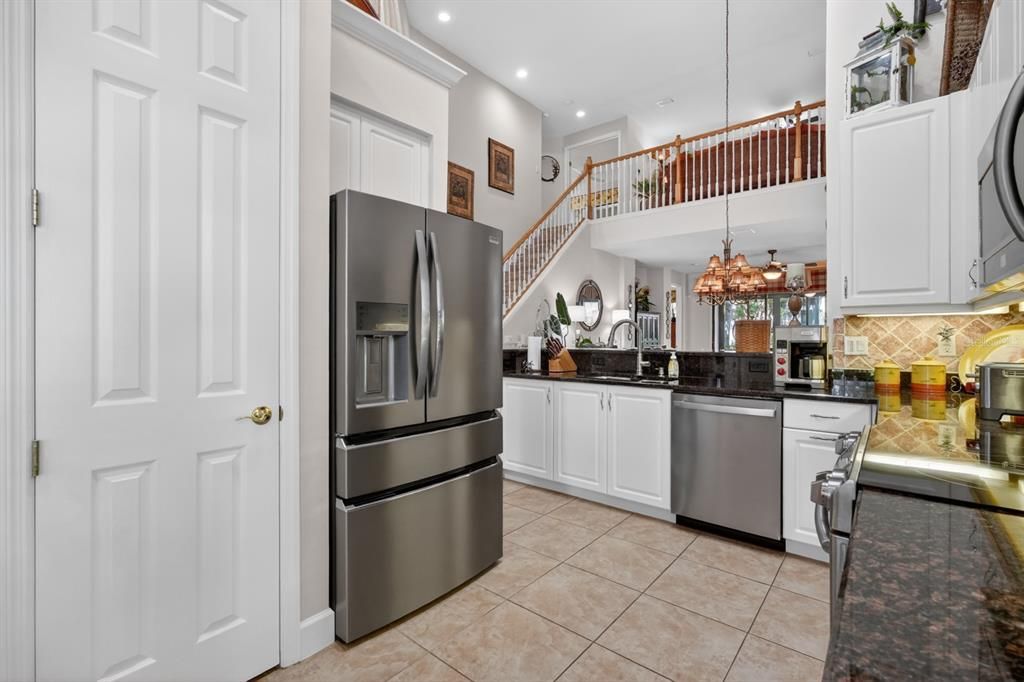 For Sale: $549,999 (2 beds, 2 baths, 2201 Square Feet)