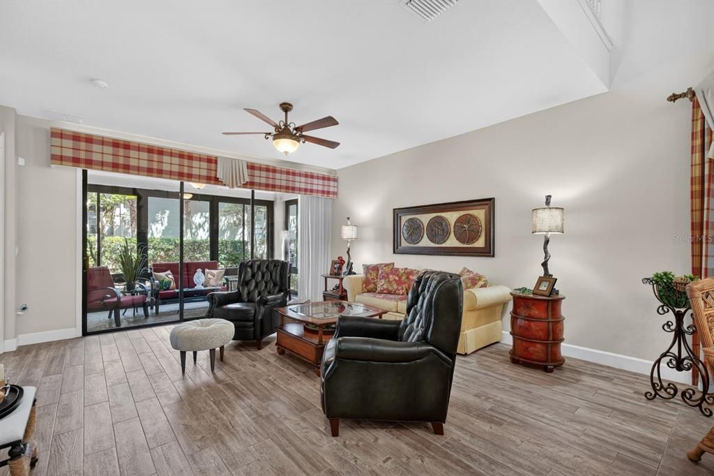 For Sale: $549,999 (2 beds, 2 baths, 2201 Square Feet)