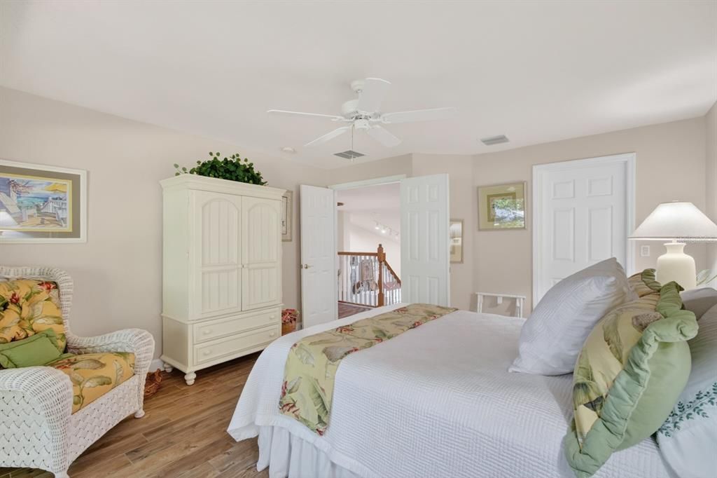 For Sale: $549,999 (2 beds, 2 baths, 2201 Square Feet)